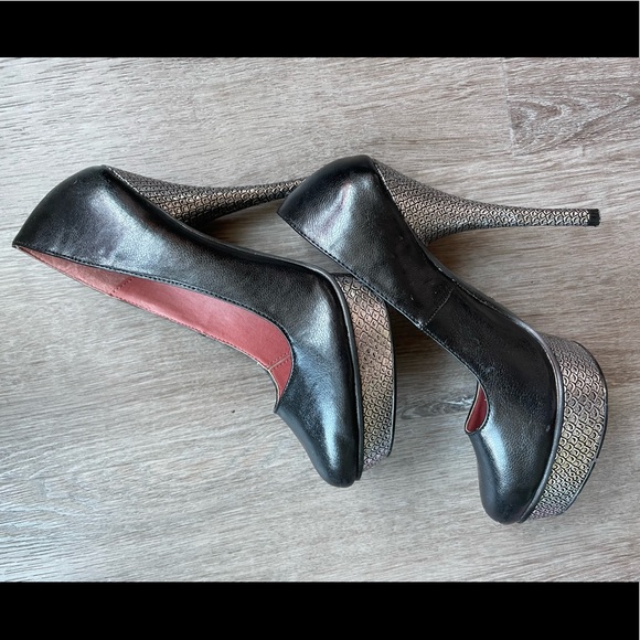 Black and Silver platform heels - Picture 6 of 6